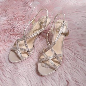 Nina Heels Size 8M Cream with studs